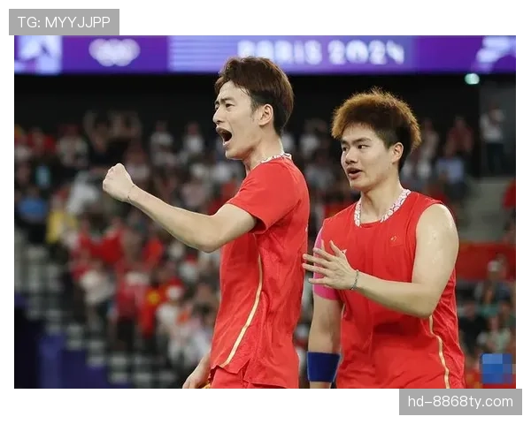 梁伟铿训练完直接拎着爱马仕去吃夜宵？