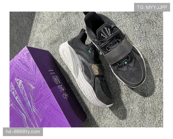 欧文穿着拖鞋出门，旁边豪车队伍直接成了背景板笑话